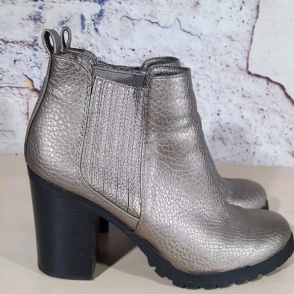 Sam & Libby (Target) Booties - Picture 2 of 4